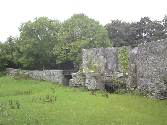 Aughnanure Castle walls Aughnanure Castle walls